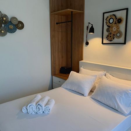 Kipos Suites & Apartments (Adults Only) غينادي الغرفة الصورة