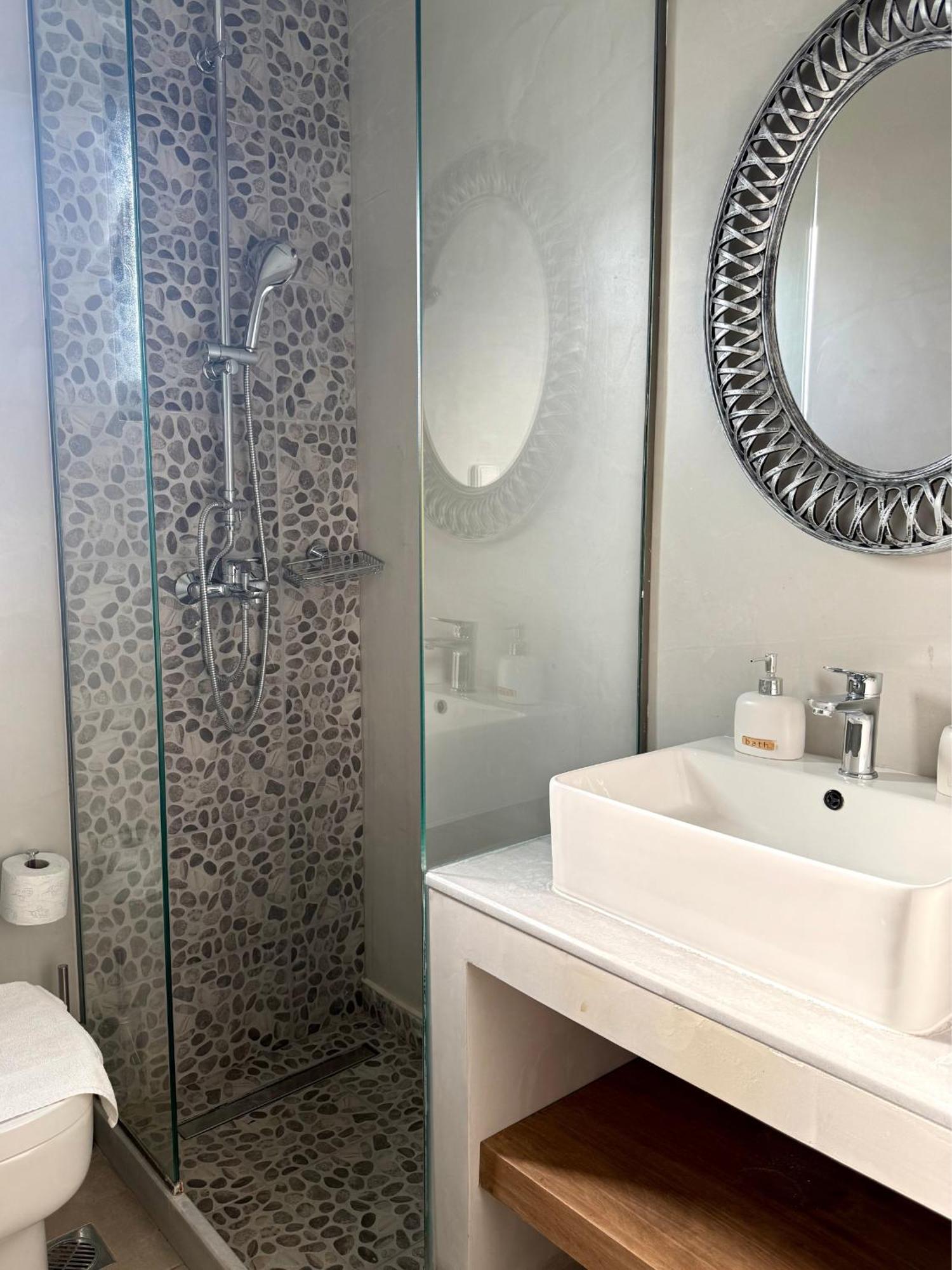 Kipos Suites & Apartments (Adults Only) غينادي الغرفة الصورة